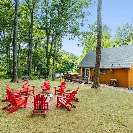 Quaint Loft Cabin W Hot Tub, Firepit, Deck & Grill Hedgesville エクステリア 写真