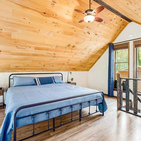 Quaint Loft Cabin W Hot Tub, Firepit, Deck & Grill Hedgesville エクステリア 写真