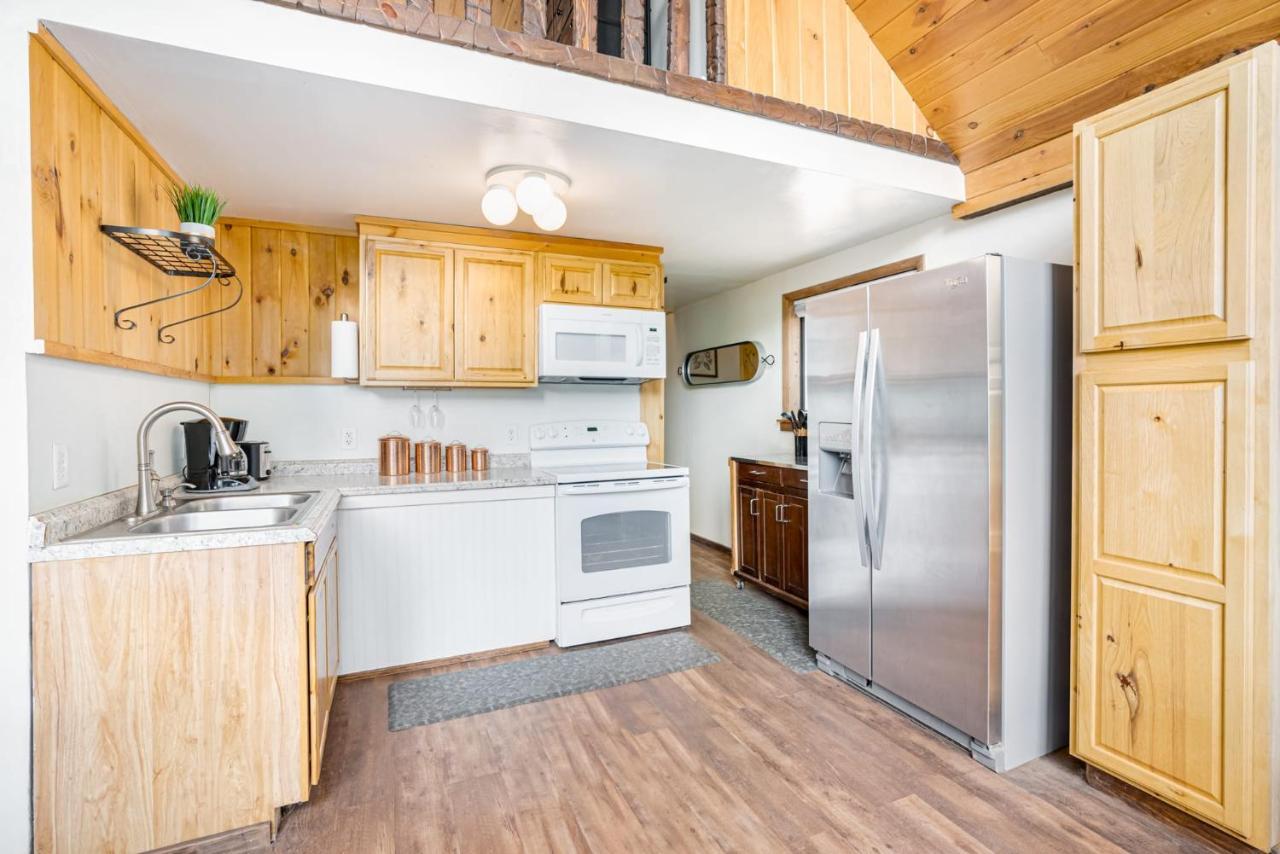 Quaint Loft Cabin W Hot Tub, Firepit, Deck & Grill Hedgesville エクステリア 写真