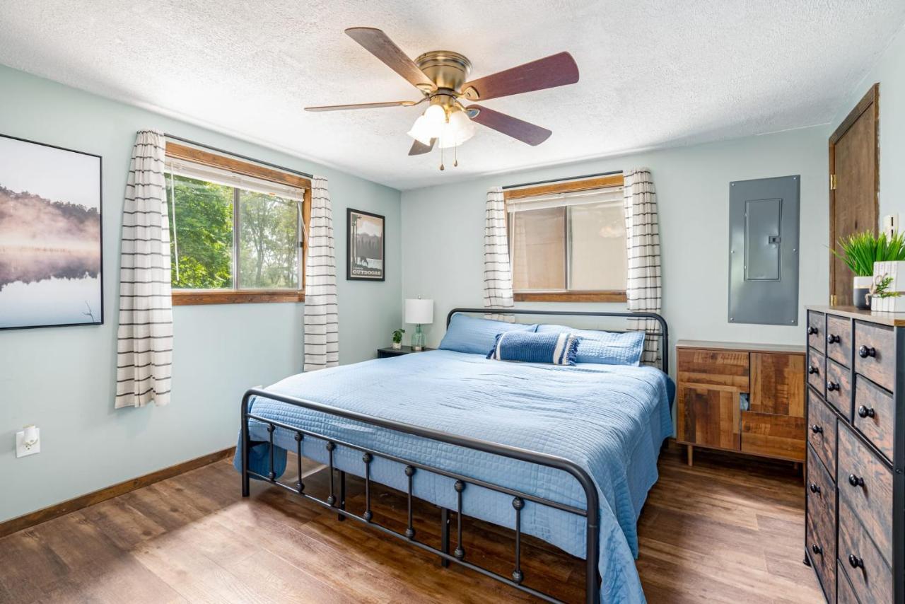 Quaint Loft Cabin W Hot Tub, Firepit, Deck & Grill Hedgesville エクステリア 写真