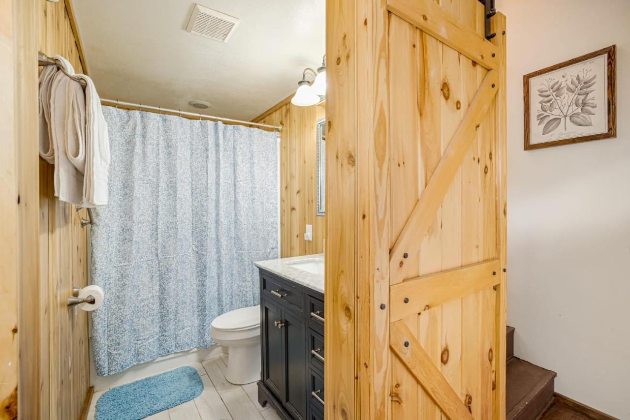 Quaint Loft Cabin W Hot Tub, Firepit, Deck & Grill Hedgesville エクステリア 写真