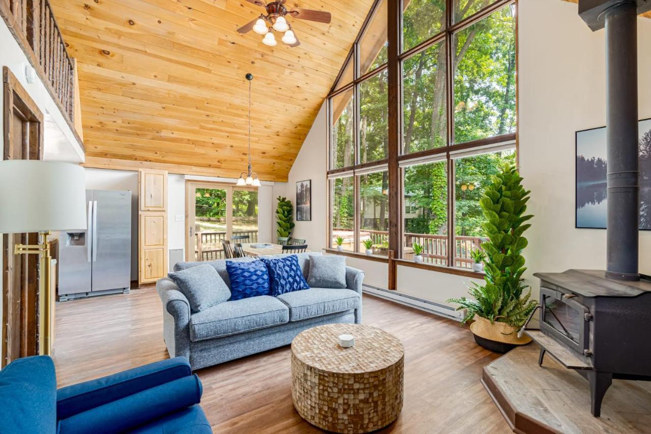 Quaint Loft Cabin W Hot Tub, Firepit, Deck & Grill Hedgesville エクステリア 写真