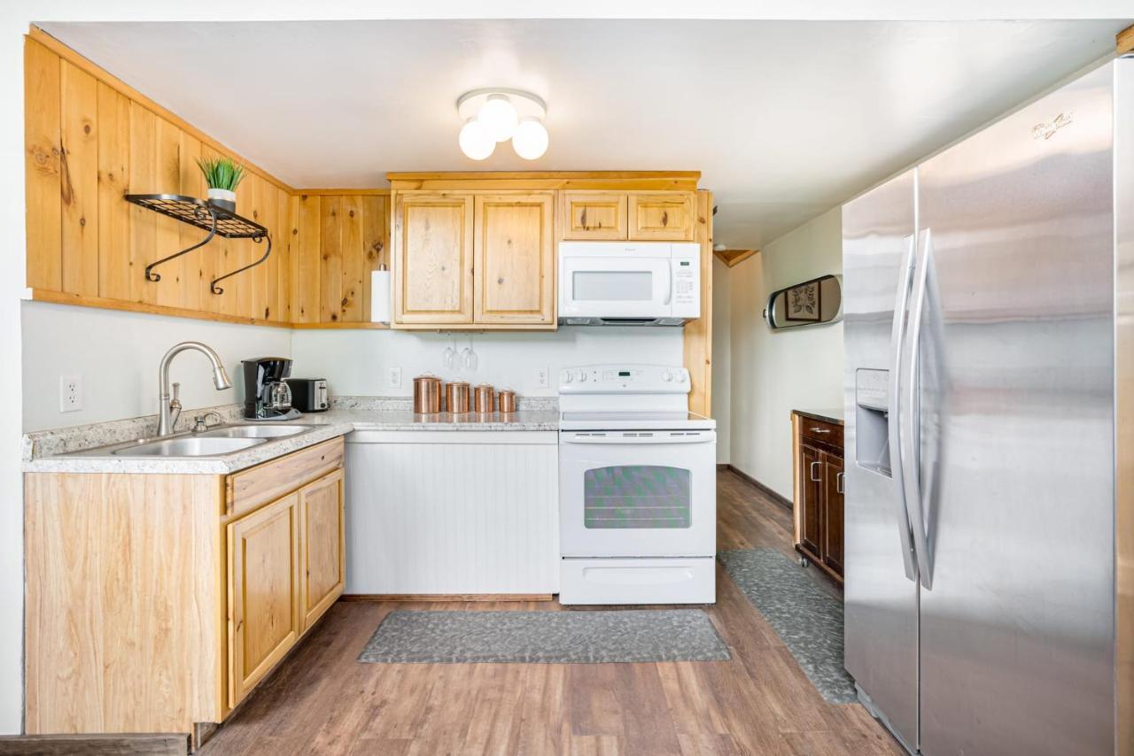 Quaint Loft Cabin W Hot Tub, Firepit, Deck & Grill Hedgesville エクステリア 写真