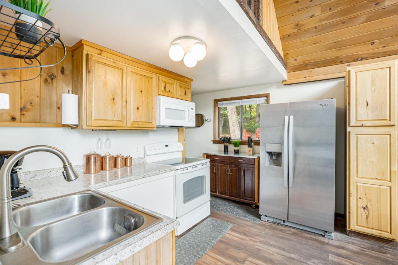 Quaint Loft Cabin W Hot Tub, Firepit, Deck & Grill Hedgesville エクステリア 写真