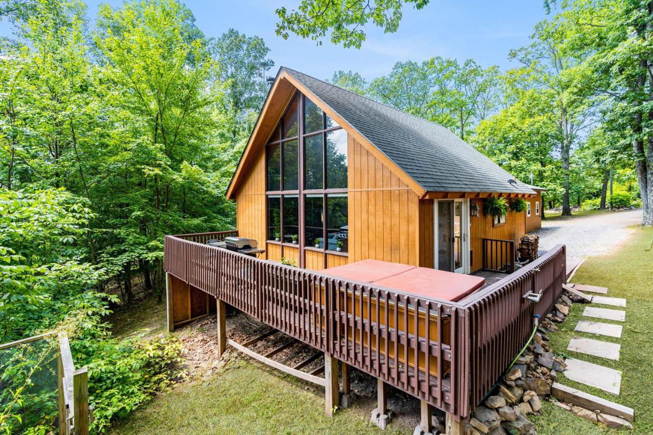 Quaint Loft Cabin W Hot Tub, Firepit, Deck & Grill Hedgesville エクステリア 写真