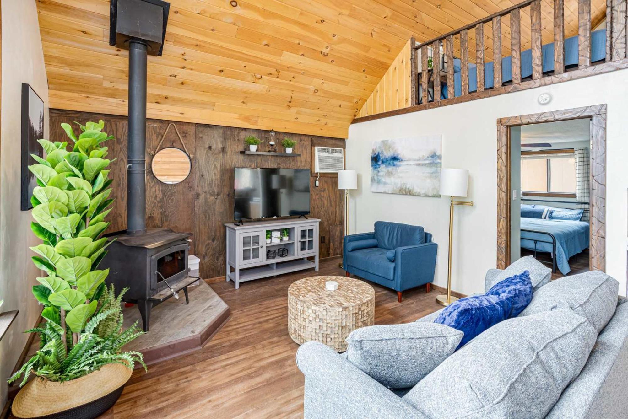 Quaint Loft Cabin W Hot Tub, Firepit, Deck & Grill Hedgesville エクステリア 写真